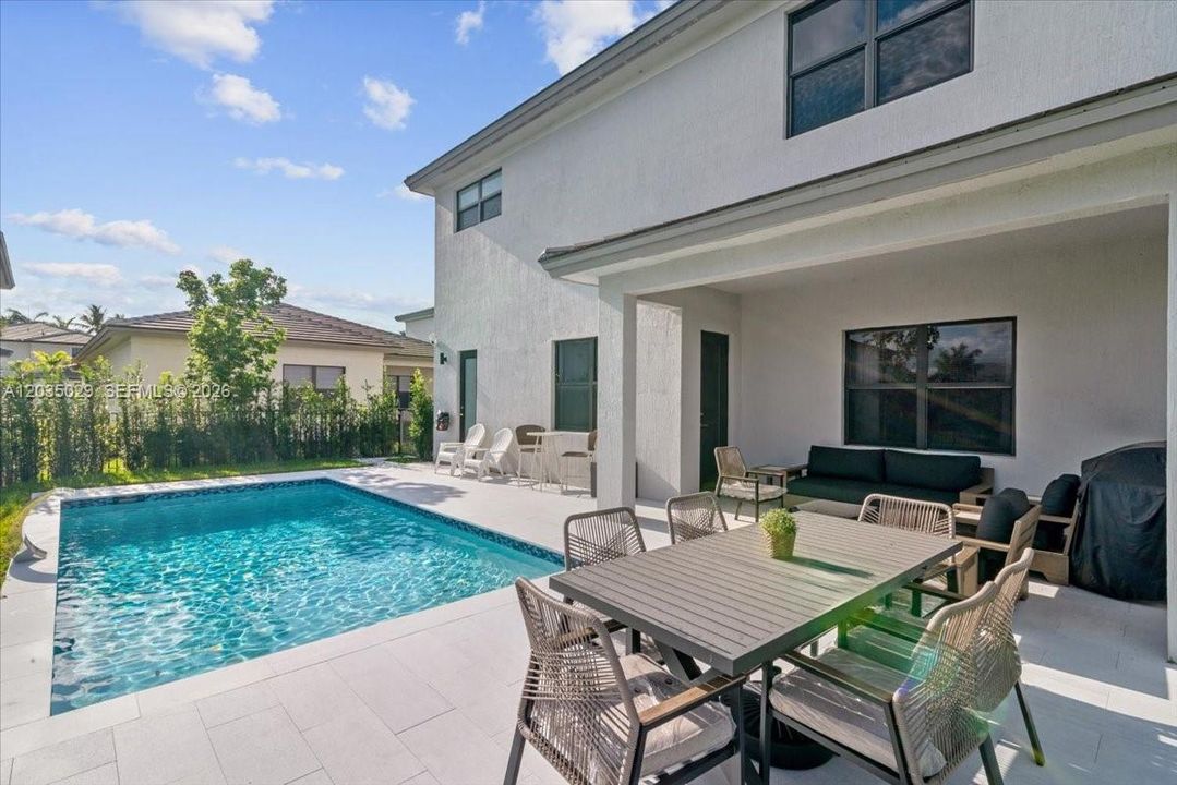 For Sale: $1,350,000 (5 beds, 4 baths, 3633 Square Feet)