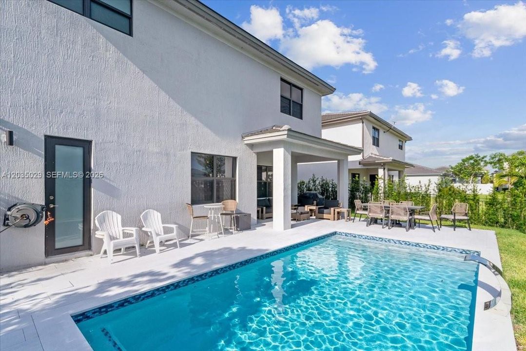 For Sale: $1,350,000 (5 beds, 4 baths, 3633 Square Feet)