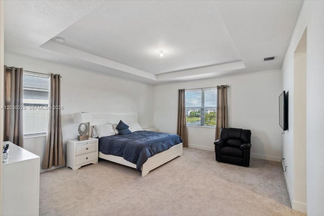 For Sale: $1,350,000 (5 beds, 4 baths, 3633 Square Feet)