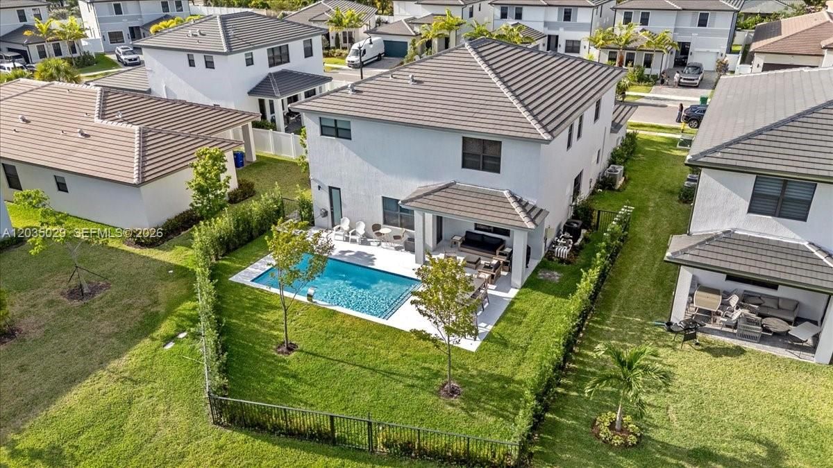 For Sale: $1,350,000 (5 beds, 4 baths, 3633 Square Feet)