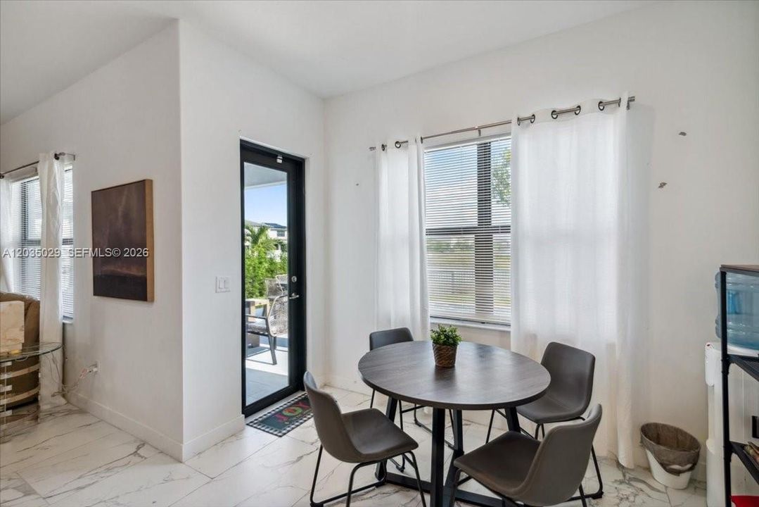 For Sale: $1,350,000 (5 beds, 4 baths, 3633 Square Feet)