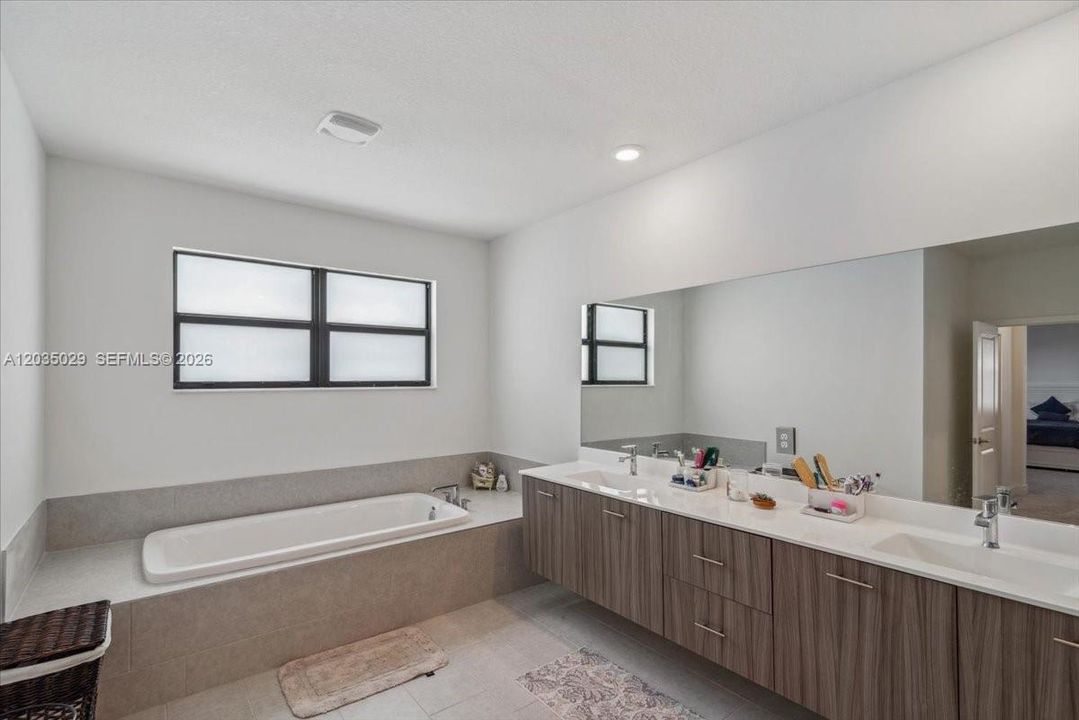 For Sale: $1,350,000 (5 beds, 4 baths, 3633 Square Feet)
