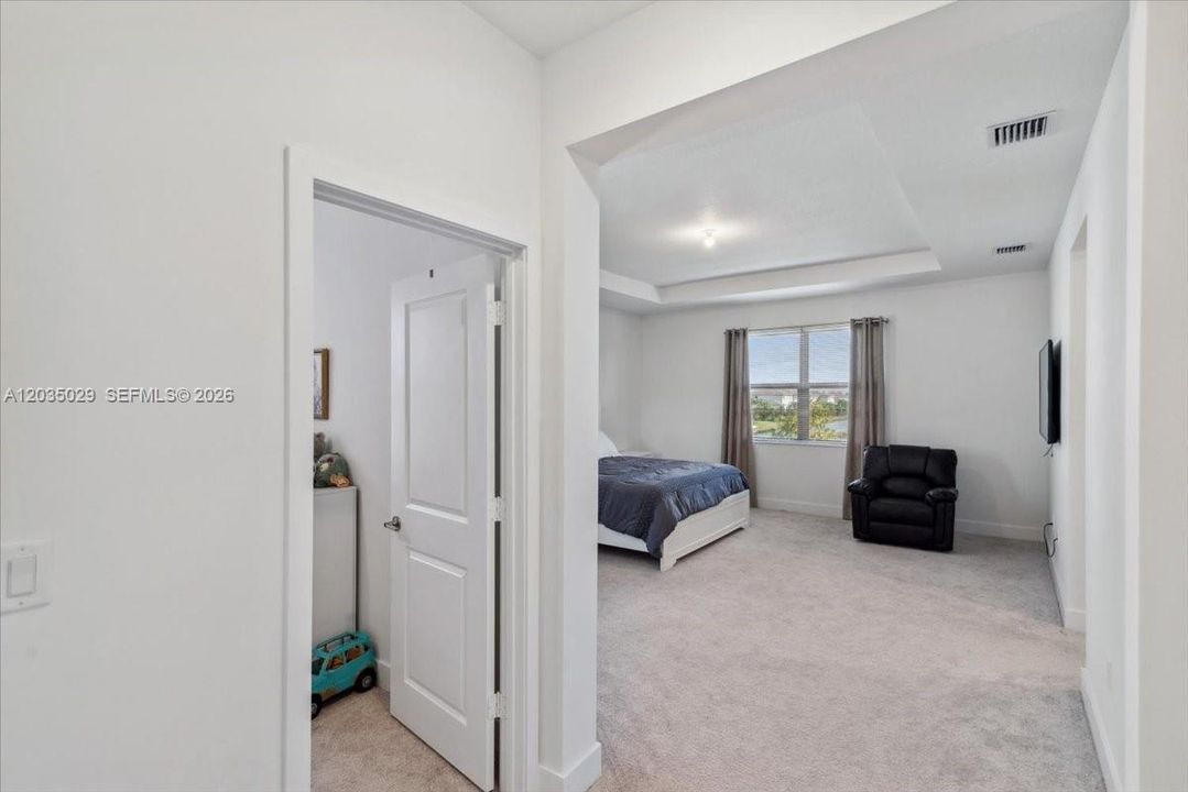 For Sale: $1,350,000 (5 beds, 4 baths, 3633 Square Feet)