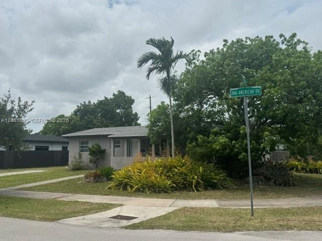 For Sale: $519,900 (4 beds, 2 baths, 1225 Square Feet)