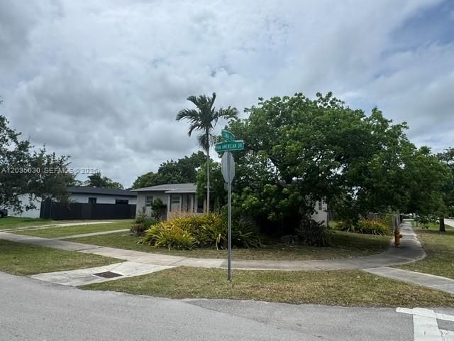 For Sale: $519,900 (4 beds, 2 baths, 1225 Square Feet)