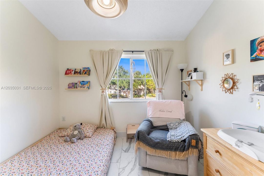For Sale: $309,000 (2 beds, 2 baths, 822 Square Feet)