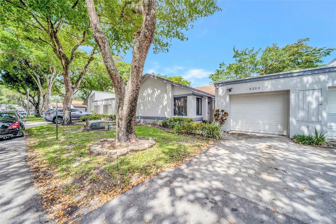 For Sale: $350,000 (3 beds, 2 baths, 1645 Square Feet)