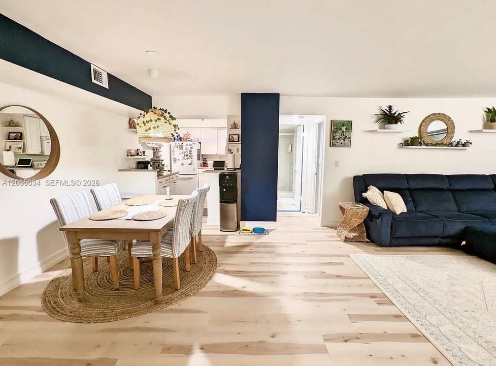 For Rent: $3,500 (2 beds, 2 baths, 1100 Square Feet)