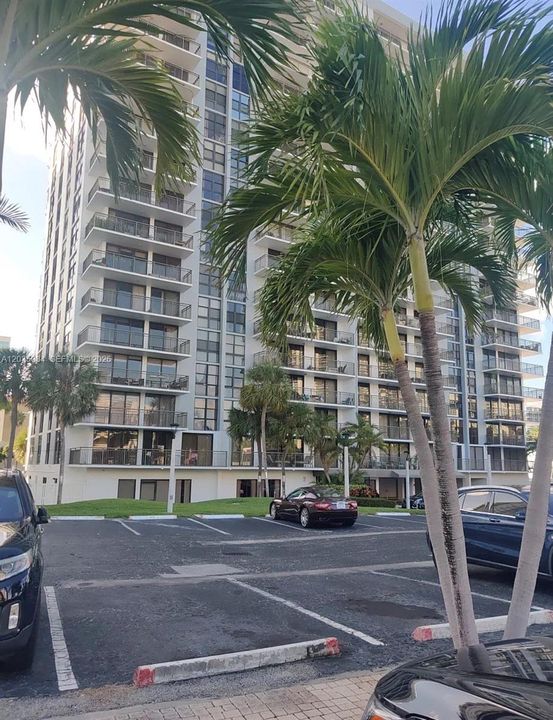 For Rent: $3,500 (2 beds, 2 baths, 1100 Square Feet)