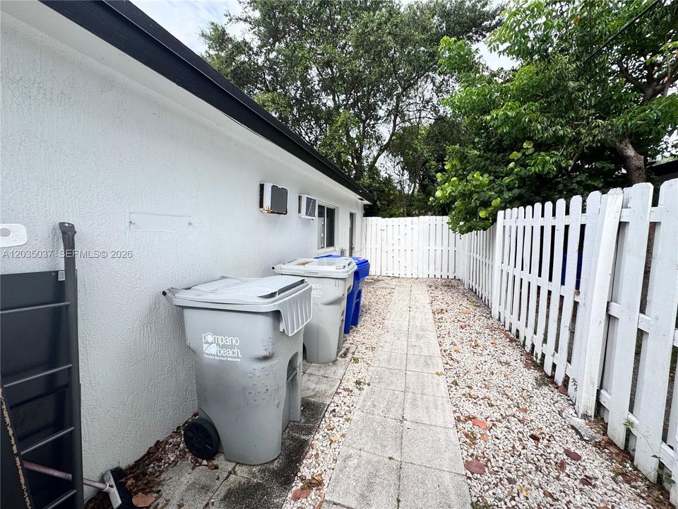 For Rent: $2,100 (2 beds, 1 baths, 657 Square Feet)