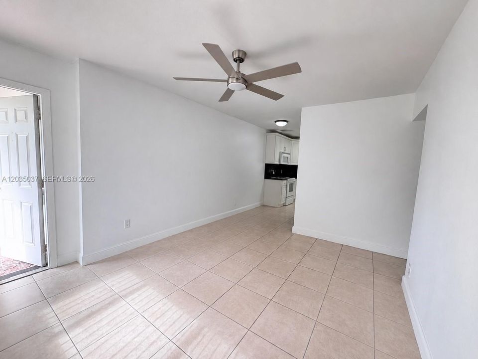 For Rent: $2,100 (2 beds, 1 baths, 657 Square Feet)