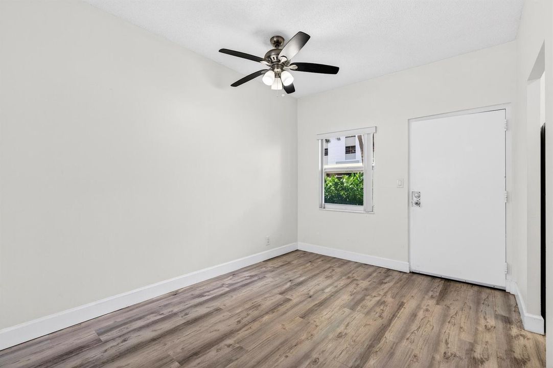 Horizon 104 LIVING AREA-4