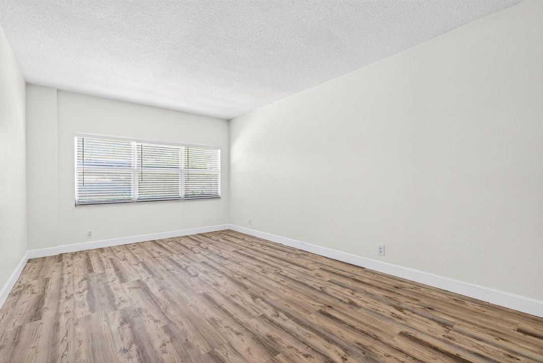 Horizon 104 LIVING AREA-7