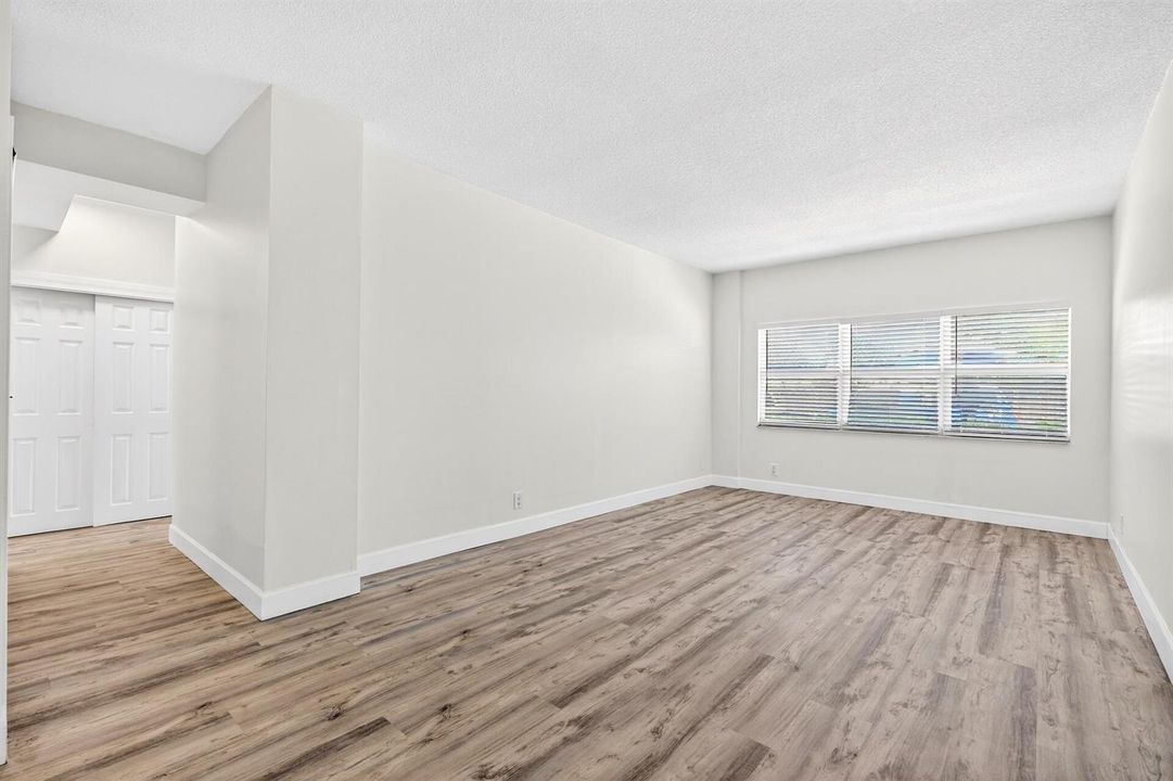 Horizon 104 LIVING AREA-8