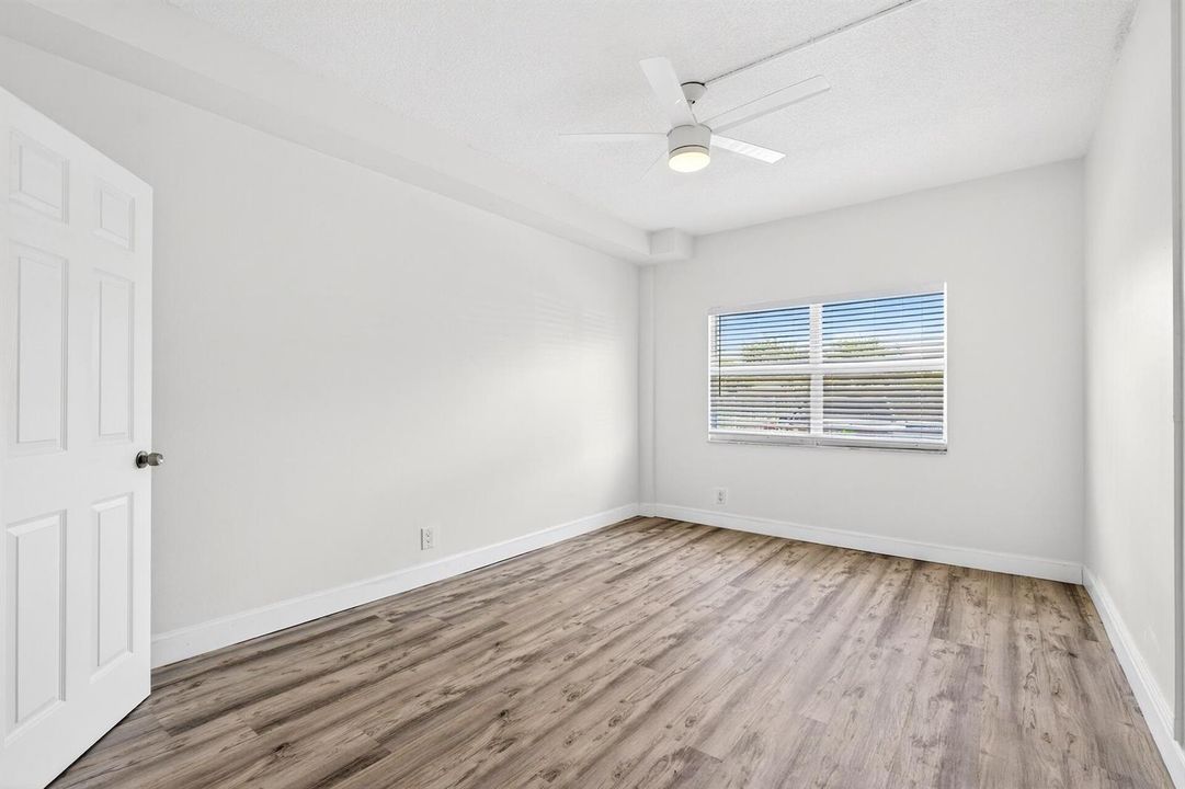 Horizon 104 BEDROOM