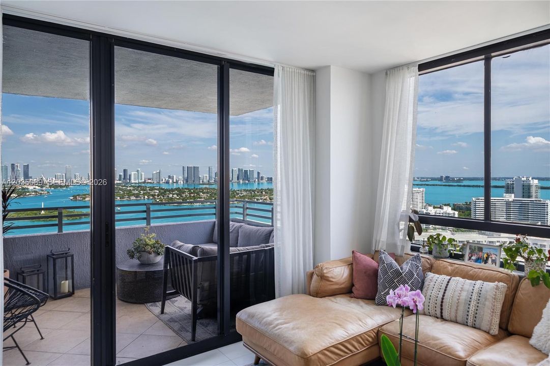 For Sale: $1,400,000 (2 beds, 2 baths, 1262 Square Feet)