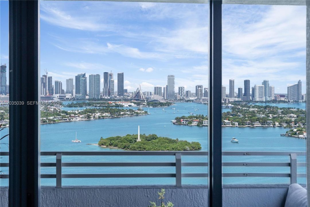 For Sale: $1,400,000 (2 beds, 2 baths, 1262 Square Feet)
