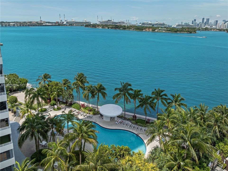 For Sale: $1,400,000 (2 beds, 2 baths, 1262 Square Feet)