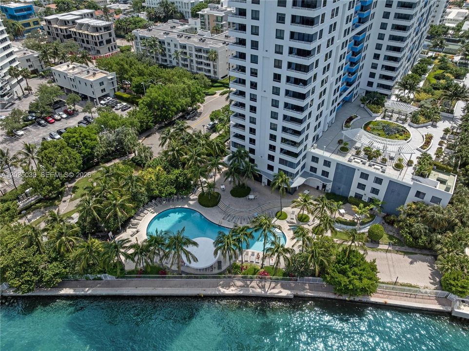 For Sale: $1,400,000 (2 beds, 2 baths, 1262 Square Feet)
