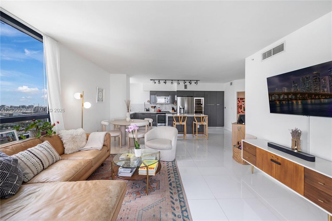 For Sale: $1,400,000 (2 beds, 2 baths, 1262 Square Feet)