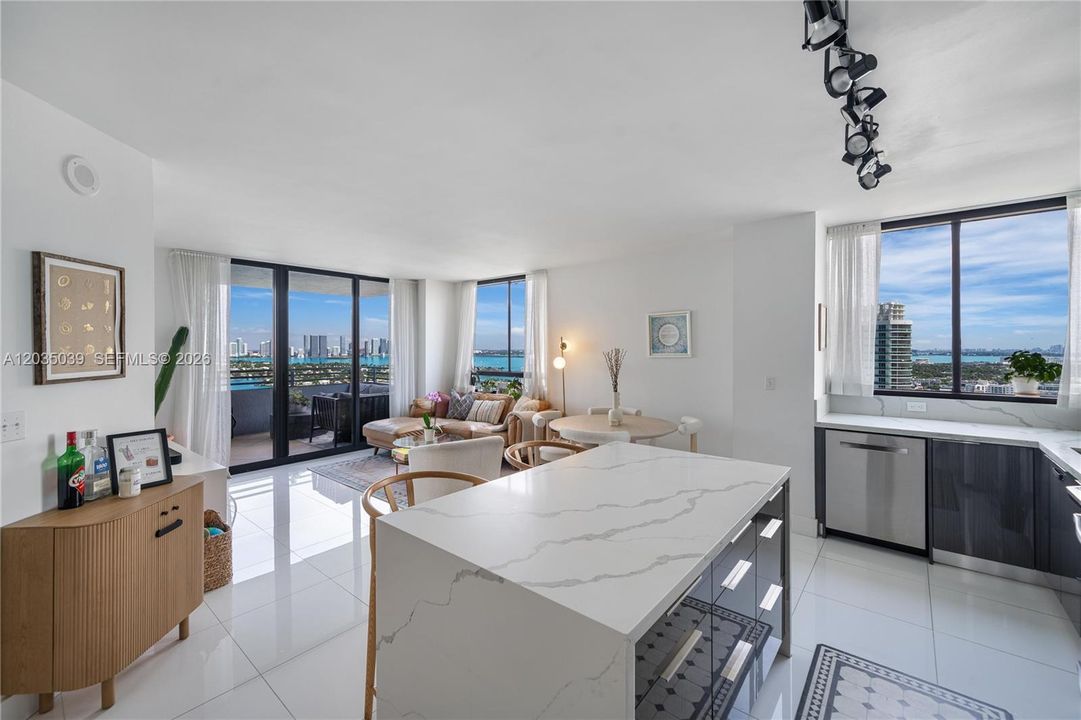 For Sale: $1,400,000 (2 beds, 2 baths, 1262 Square Feet)