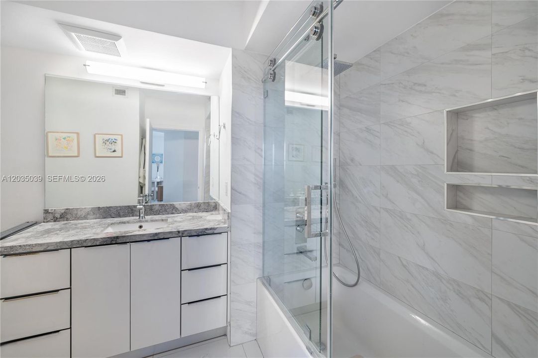 For Sale: $1,400,000 (2 beds, 2 baths, 1262 Square Feet)