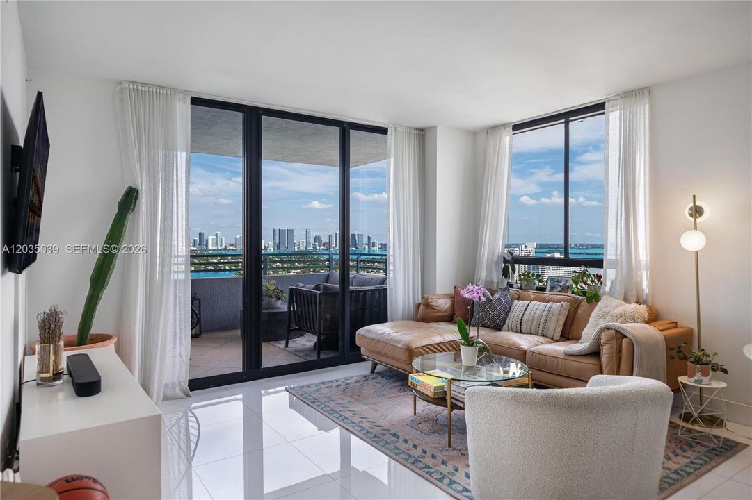 For Sale: $1,400,000 (2 beds, 2 baths, 1262 Square Feet)
