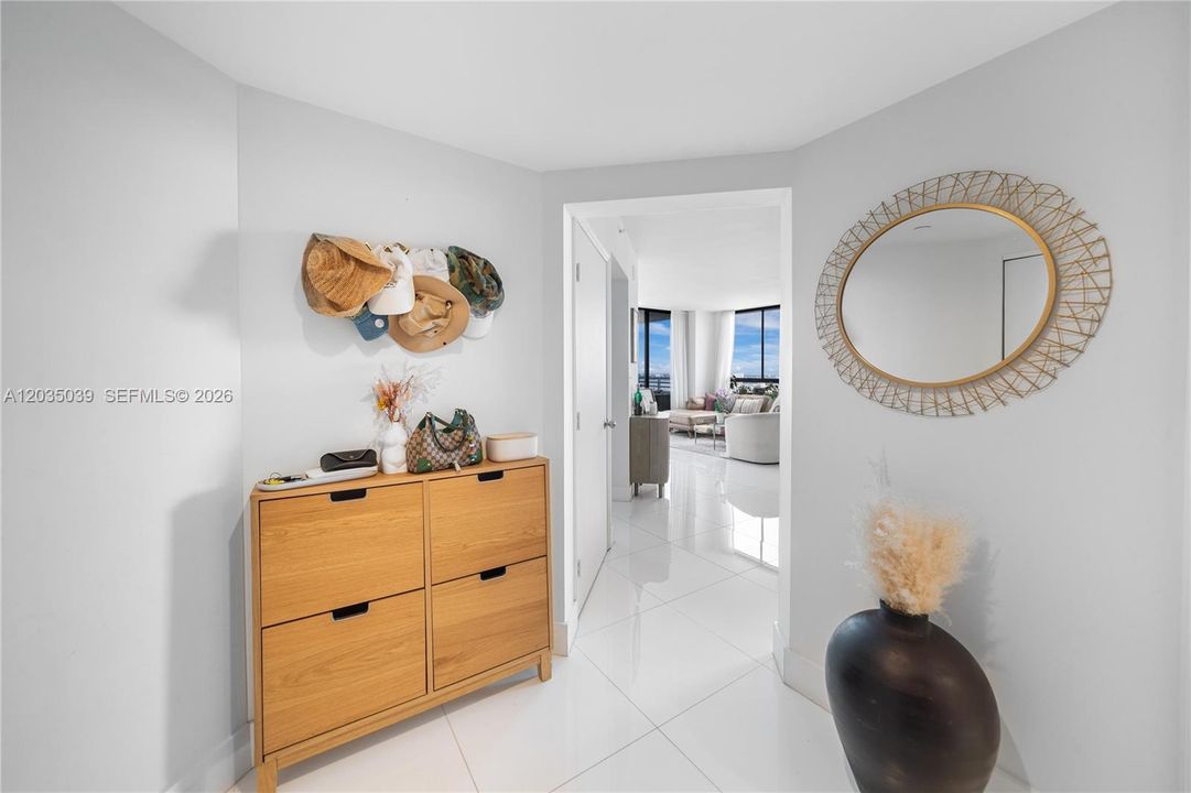 For Sale: $1,400,000 (2 beds, 2 baths, 1262 Square Feet)