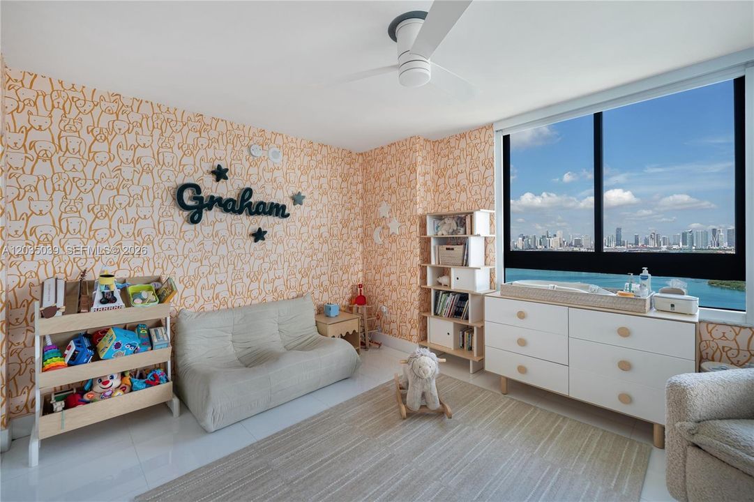 For Sale: $1,400,000 (2 beds, 2 baths, 1262 Square Feet)
