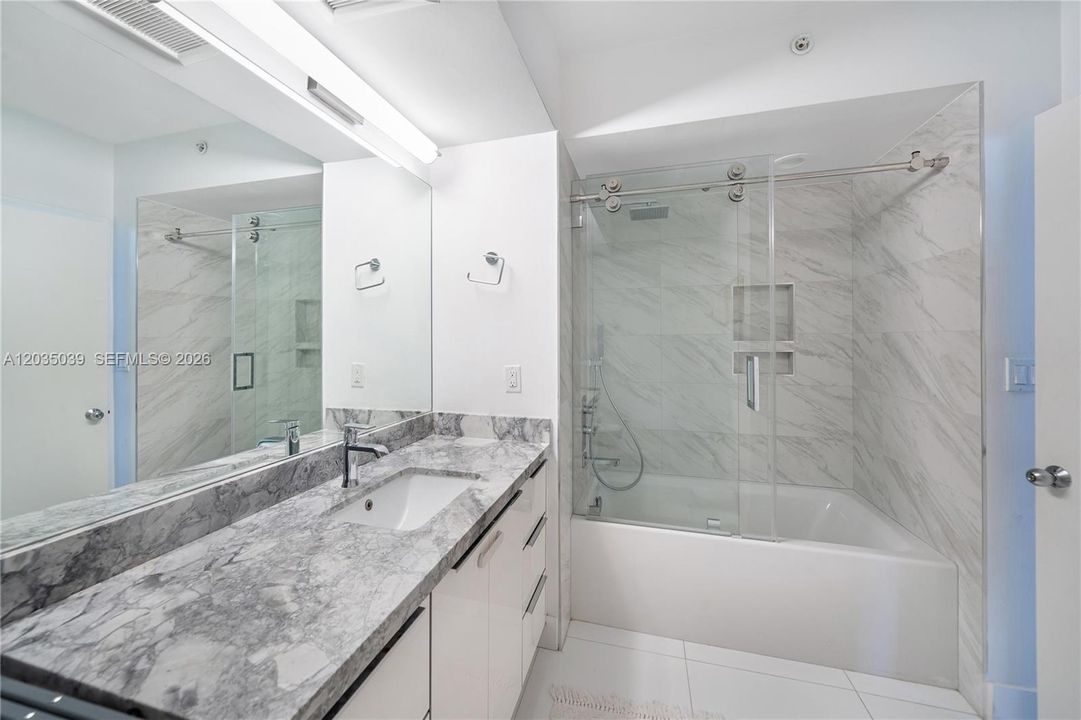 For Sale: $1,400,000 (2 beds, 2 baths, 1262 Square Feet)