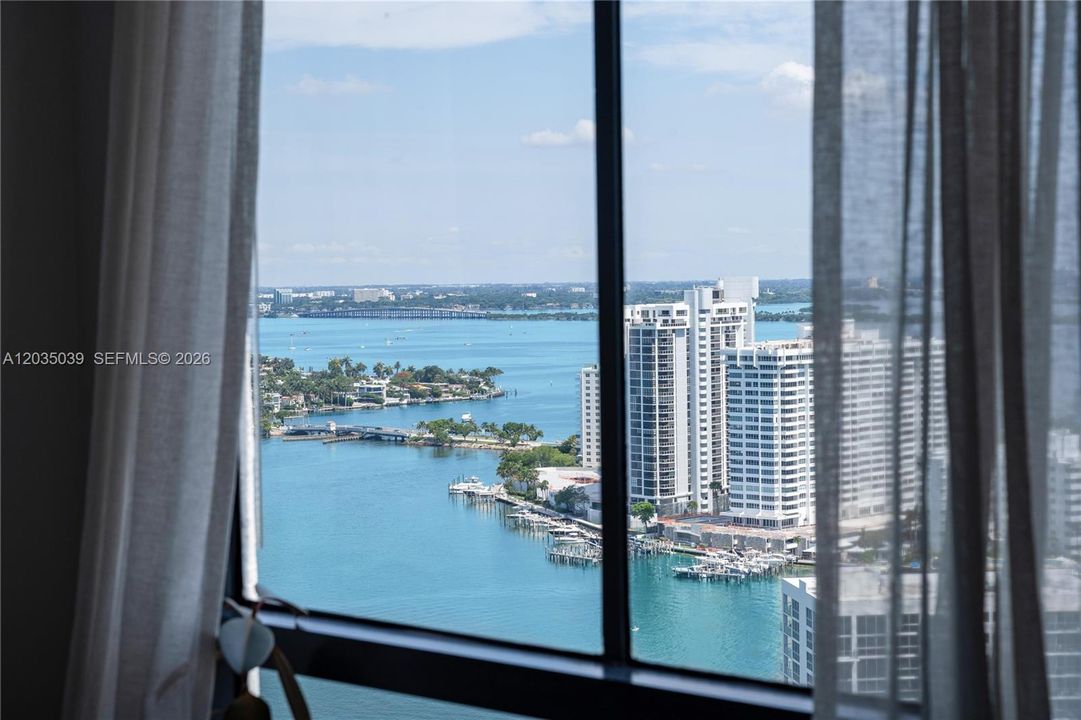For Sale: $1,400,000 (2 beds, 2 baths, 1262 Square Feet)