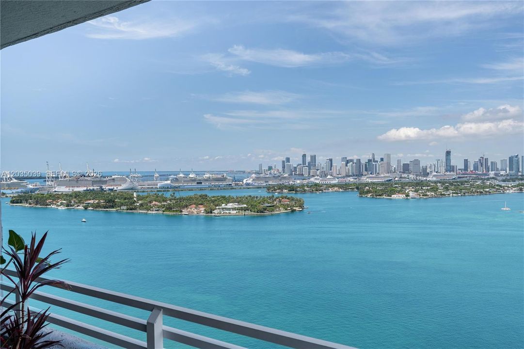 For Sale: $1,400,000 (2 beds, 2 baths, 1262 Square Feet)