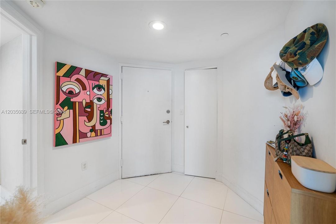 For Sale: $1,400,000 (2 beds, 2 baths, 1262 Square Feet)