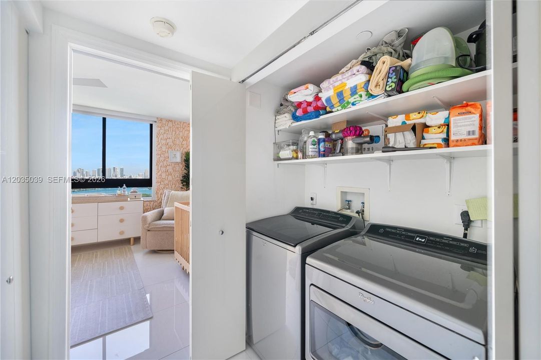 For Sale: $1,400,000 (2 beds, 2 baths, 1262 Square Feet)