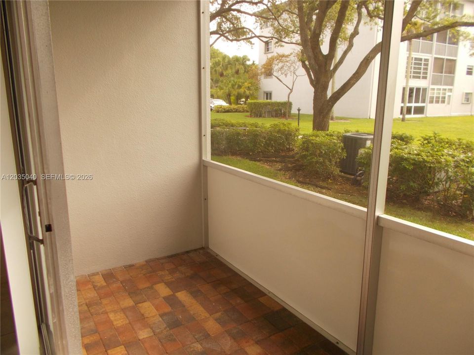 For Rent: $1,550 (0 beds, 1 baths, 514 Square Feet)