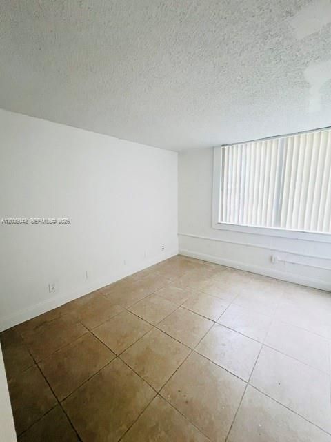 For Rent: $1,900 (2 beds, 2 baths, 926 Square Feet)