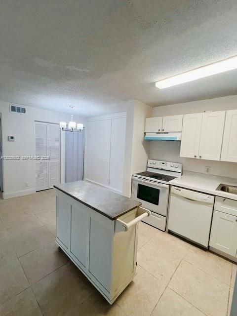 For Rent: $1,900 (2 beds, 2 baths, 926 Square Feet)