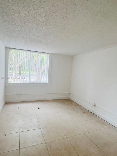 For Rent: $1,900 (2 beds, 2 baths, 926 Square Feet)