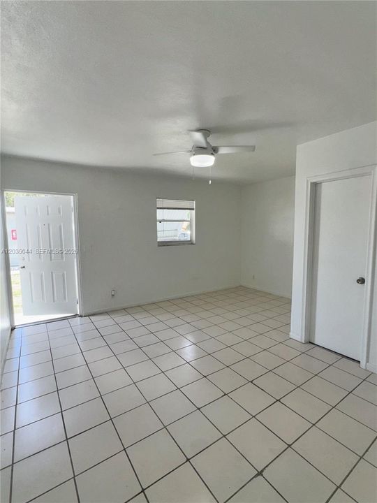 For Rent: $1,200 (0 beds, 1 baths, 1870 Square Feet)