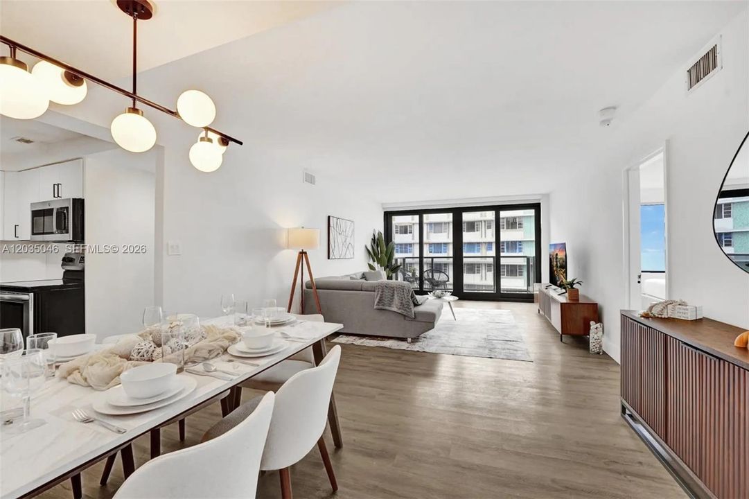For Sale: $550,000 (2 beds, 2 baths, 960 Square Feet)