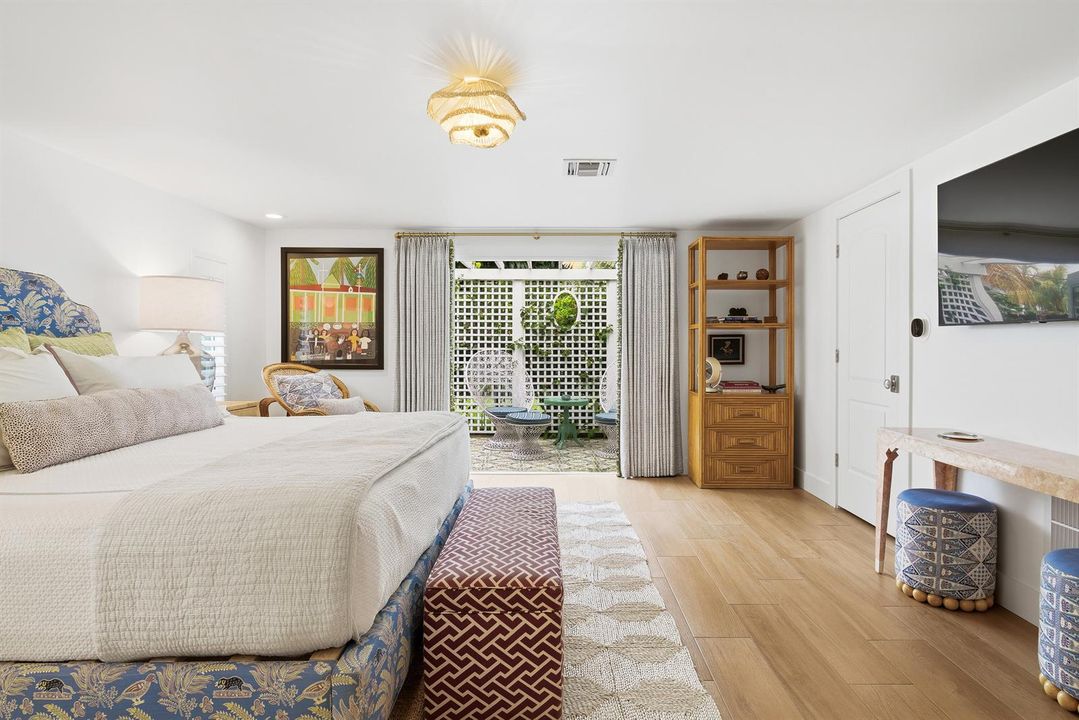 251-GREGORY-PLACE-33405-040