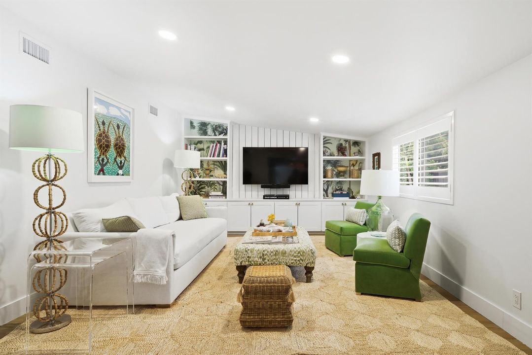 251-GREGORY-PLACE-33405-023