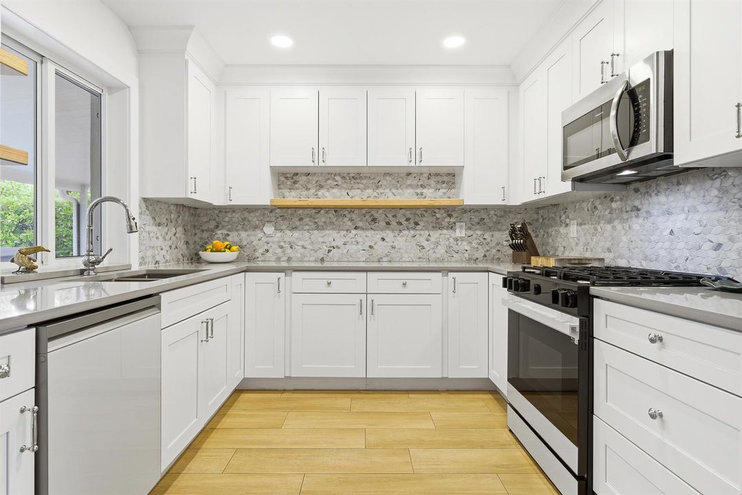 251-GREGORY-PLACE-33405-015
