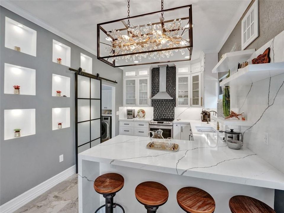 12687 kitchen pic1