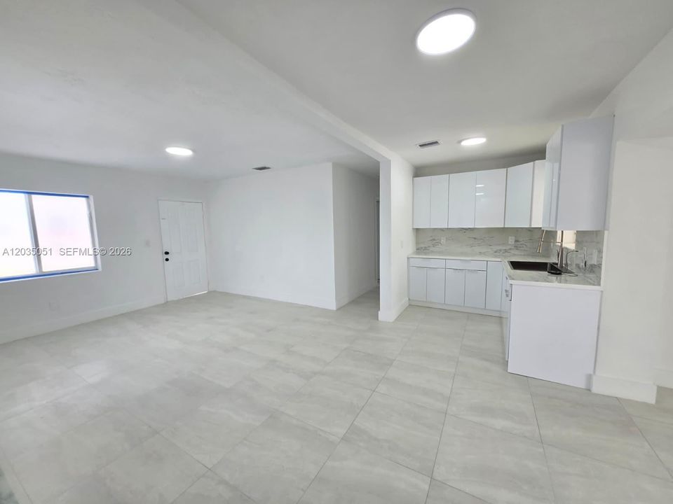 En Venta: $579,900 (4 camas, 2 baños, 1344 Pies cuadrados)