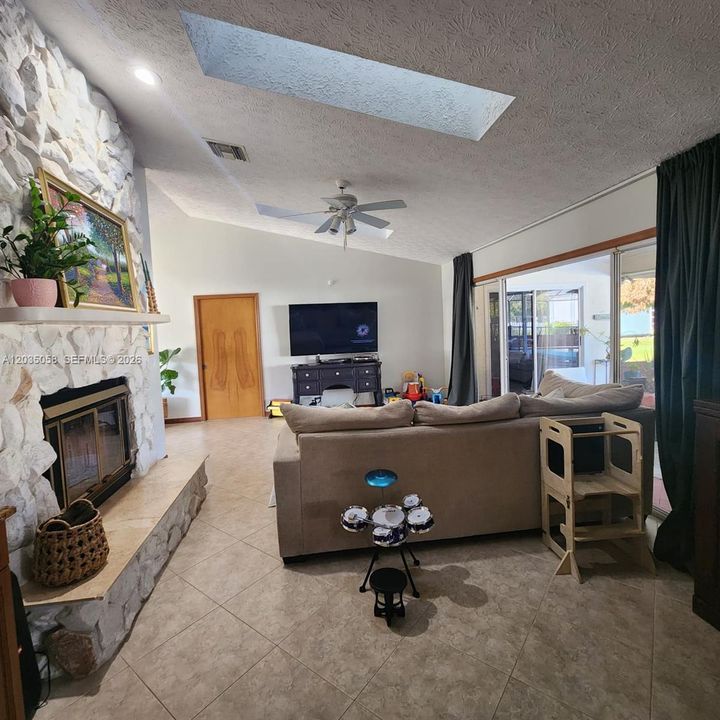 For Rent: $4,600 (4 beds, 3 baths, 2597 Square Feet)