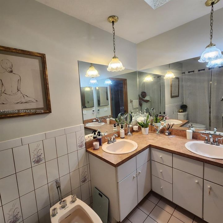 For Rent: $4,600 (4 beds, 3 baths, 2597 Square Feet)