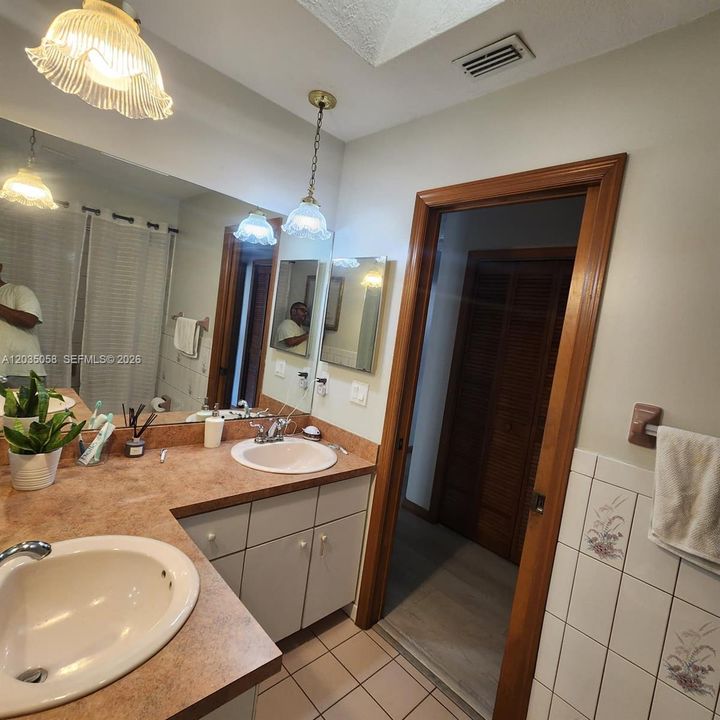 For Rent: $4,600 (4 beds, 3 baths, 2597 Square Feet)