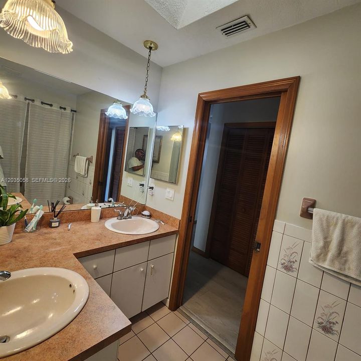 For Rent: $4,600 (4 beds, 3 baths, 2597 Square Feet)