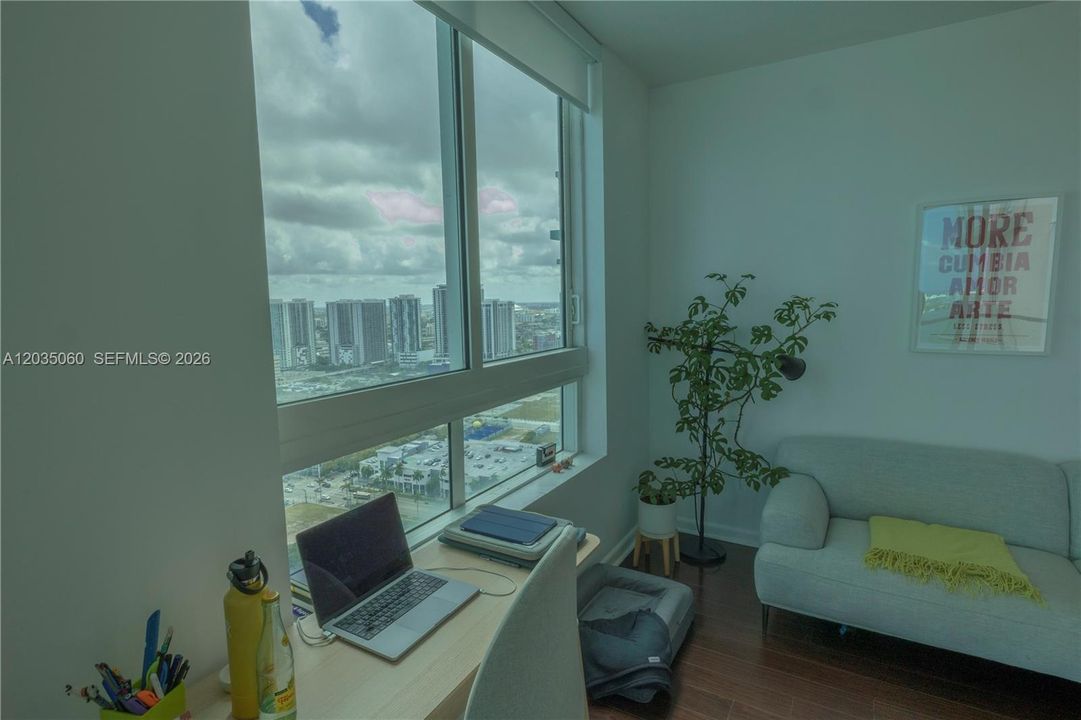 For Rent: $2,700 (1 beds, 1 baths, 651 Square Feet)